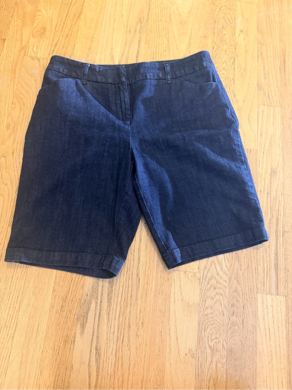 Ladies Size 6P "Jones New York" Navy Denim Bermuda Shorts GUC